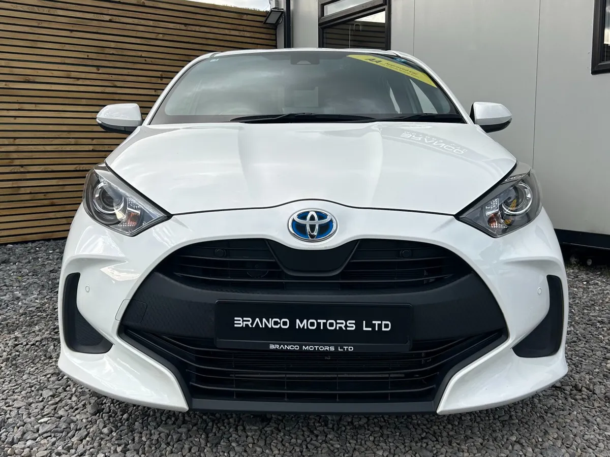 Toyota Yaris 1.5 Hybrid 2021 - Image 2