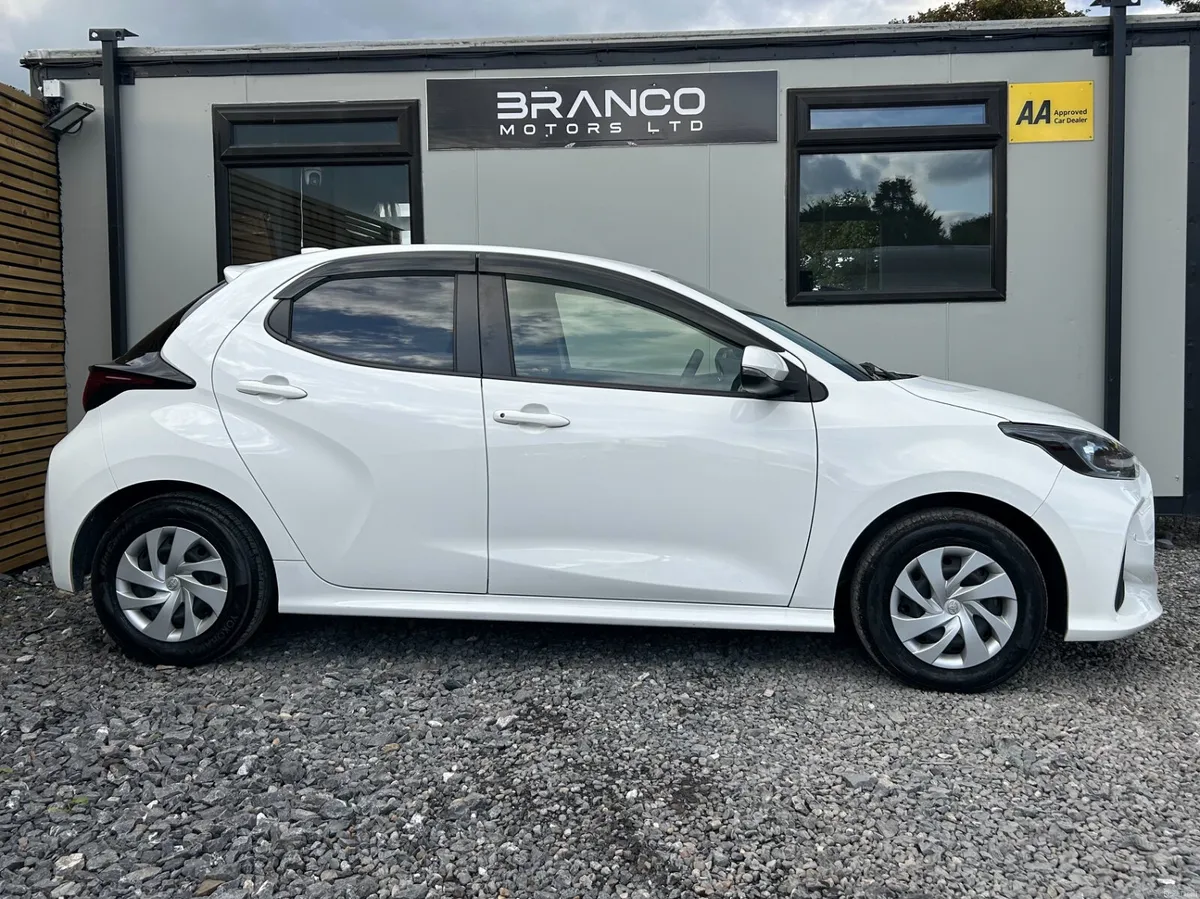 Toyota Yaris 1.5 Hybrid 2021 - Image 4