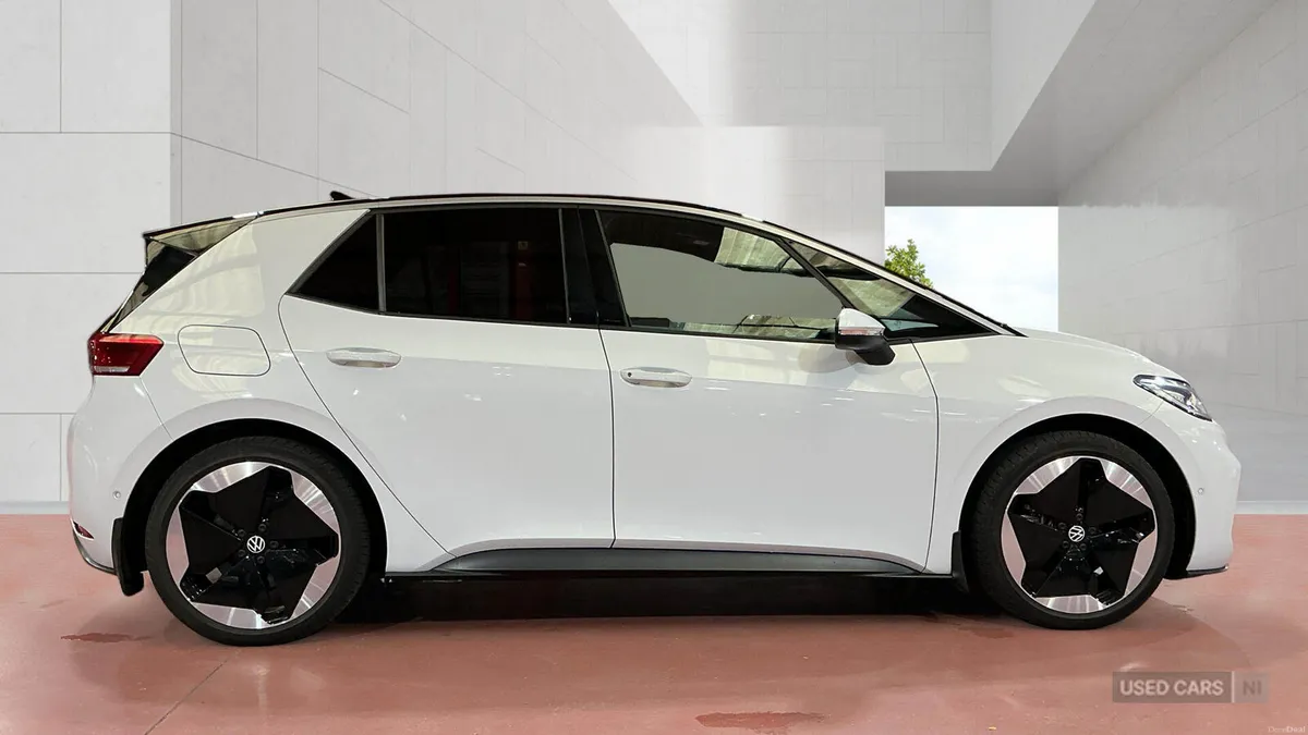 Volkswagen ID.3 HATCHBACK - Image 5