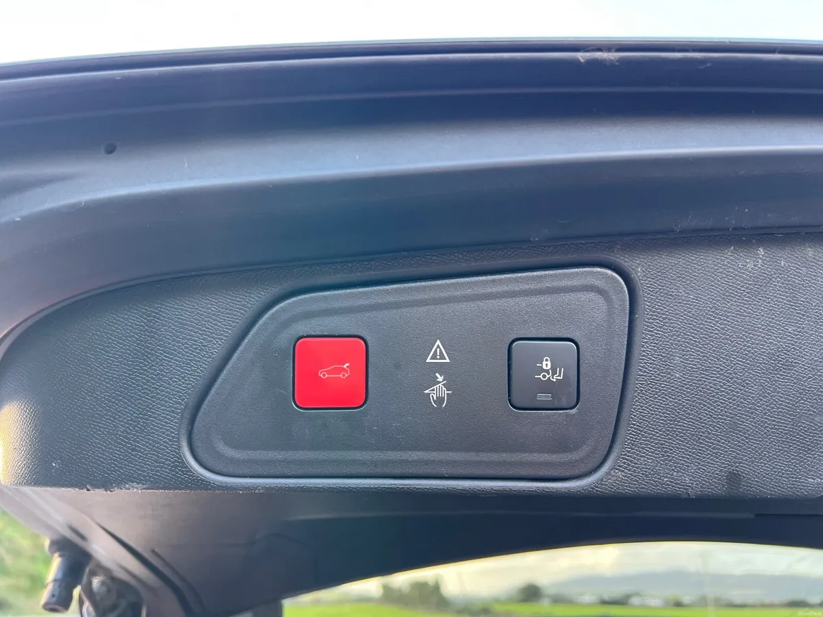 Peugeot 3008 GT Line 2018 automatic 1,6 petrol - Image 4