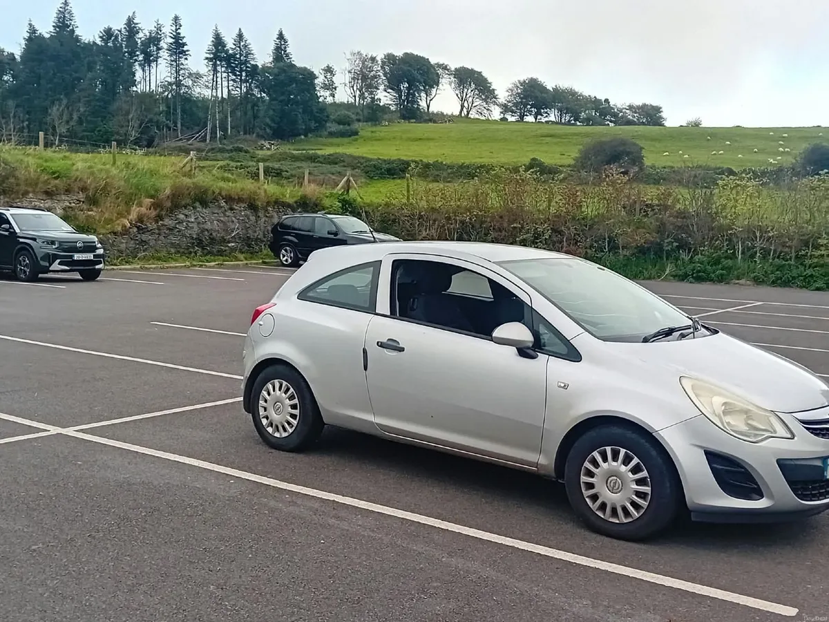 Opel Corsa 2011 - Image 4