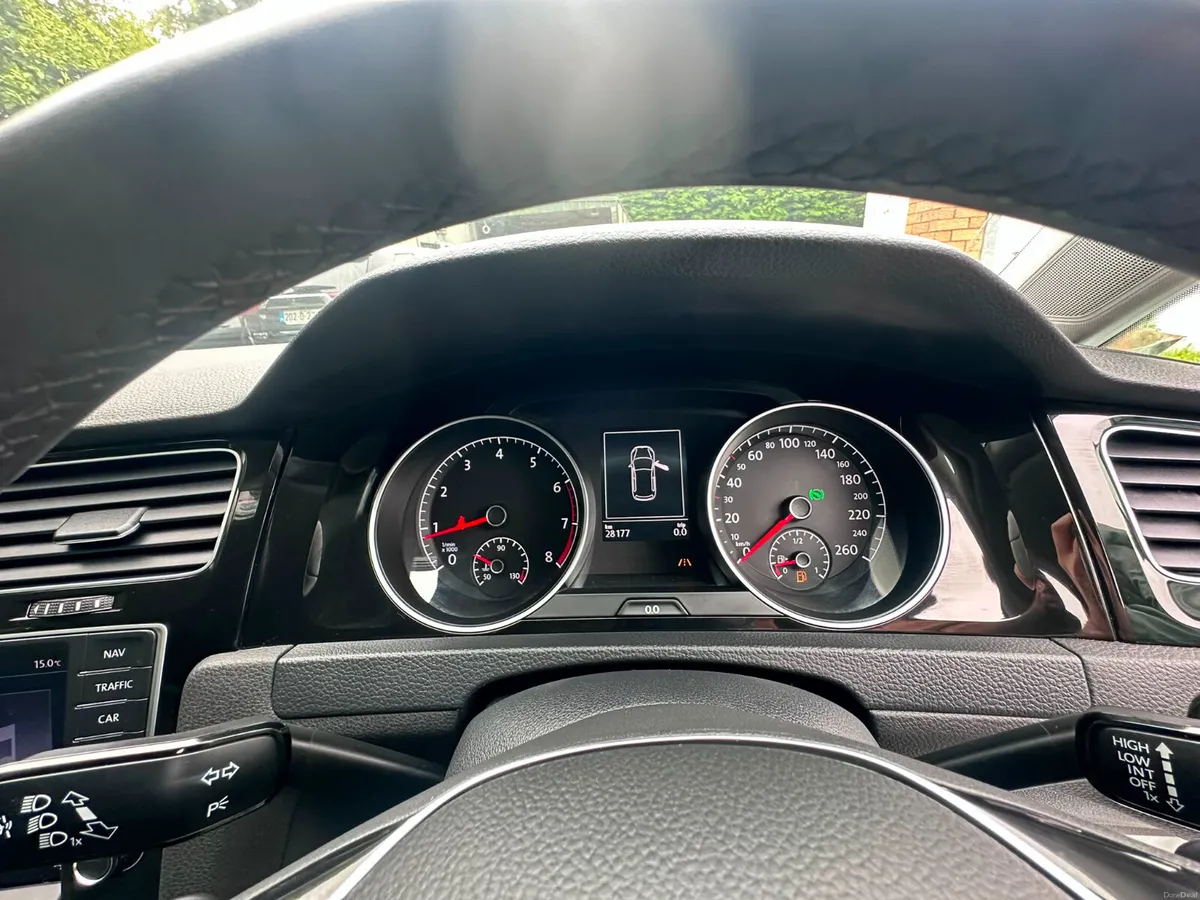 Volkswagen Golf 2016 28K KM& Car play - Image 6