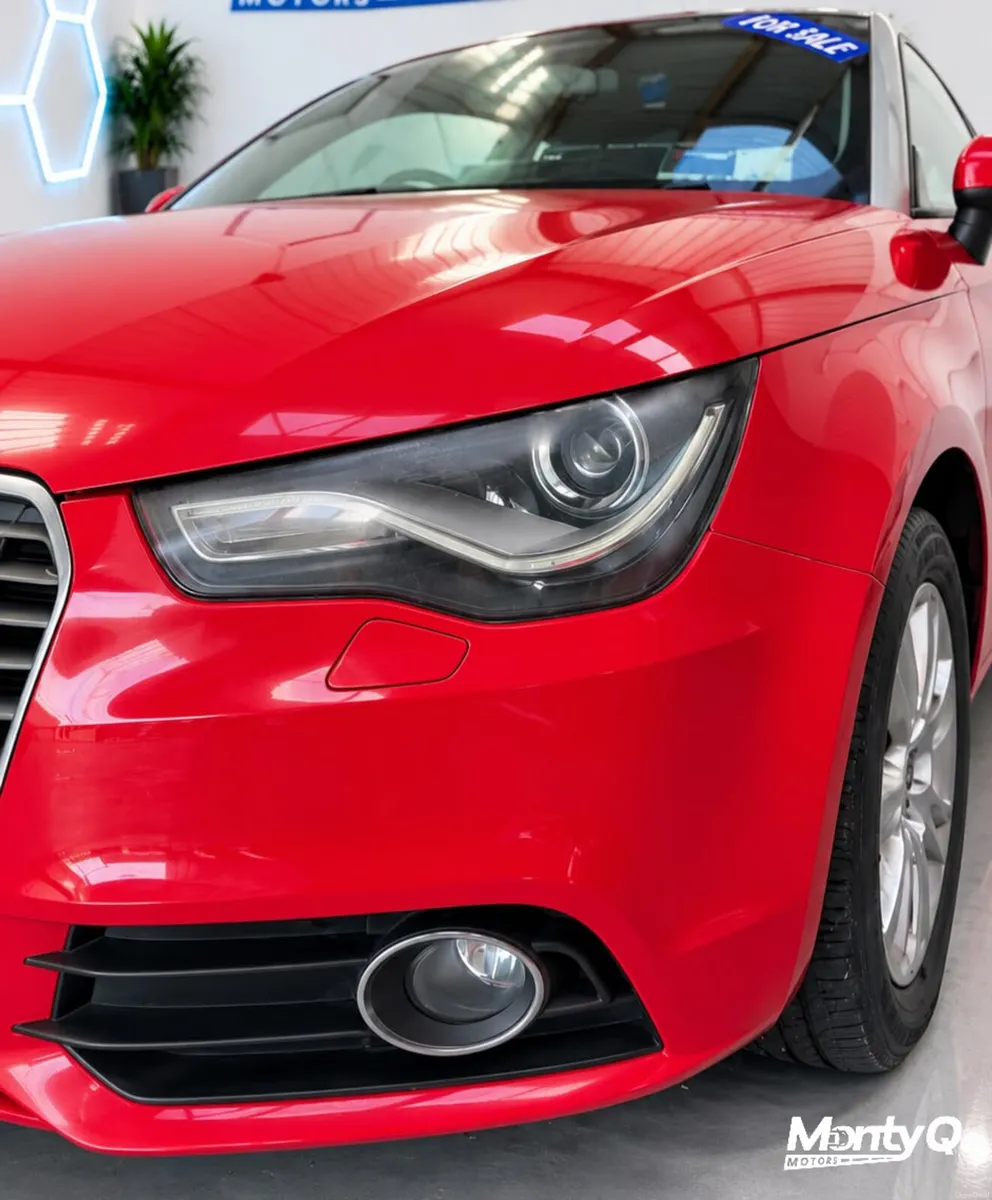 2011 Audi A1 Automatic - Sunroof - reverse cam - Image 4