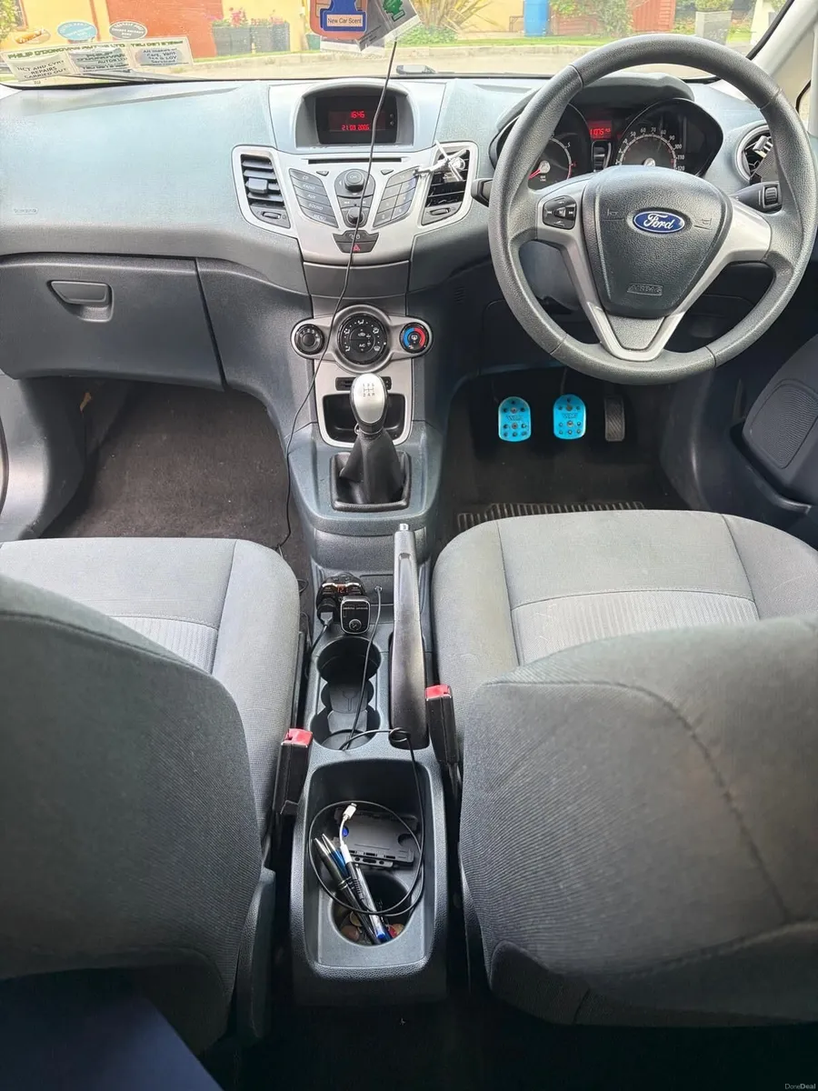 Ford Fiesta 2011 - Image 2