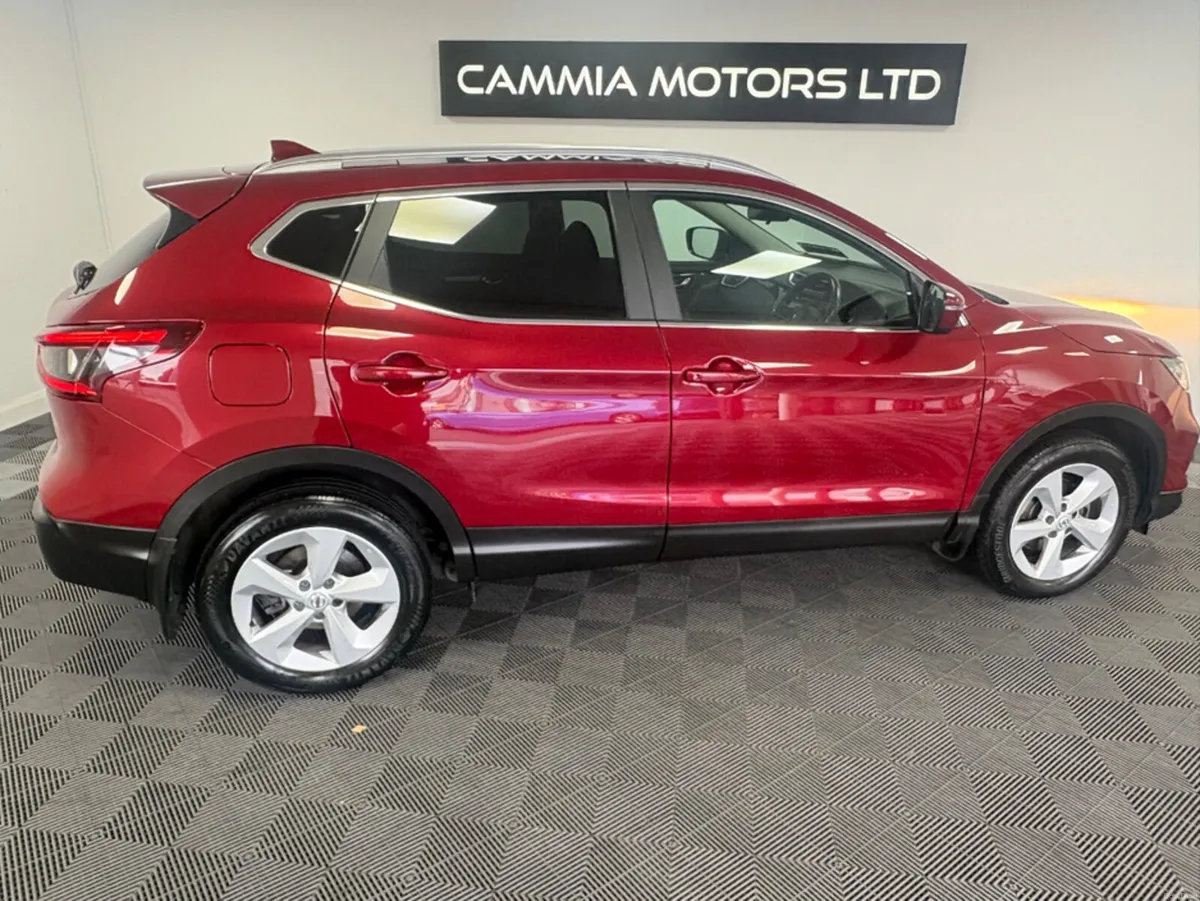 Nissan Qashqai 1.2 SV CVT 18 4DR AUTO - Image 2