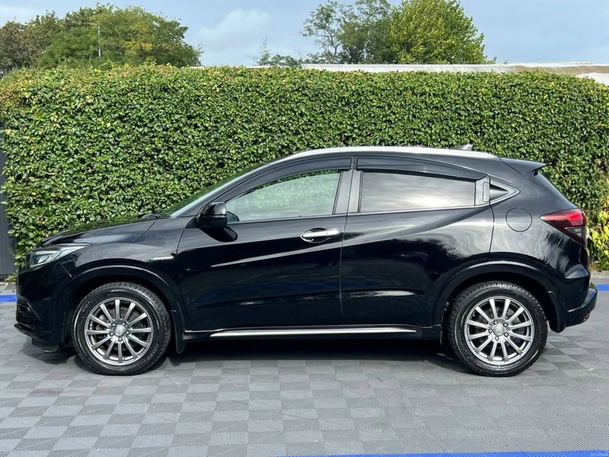Honda Vezel Z-SENSING 1.5 HYBRID AUTO // REVERSE C - Image 3