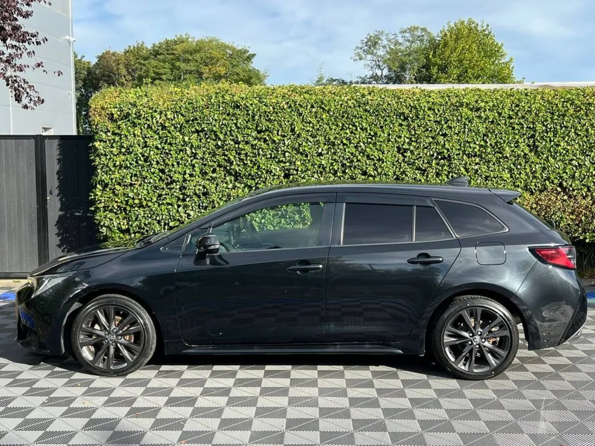 Toyota Corolla TOURING WXB 1.8 HYBRID AUTO // HALF - Image 3