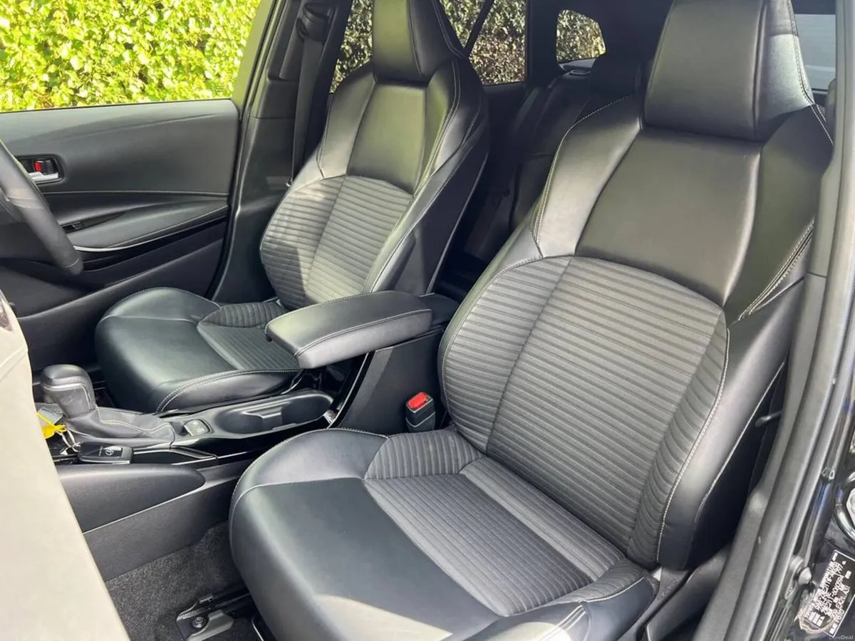 Toyota Corolla TOURING WXB 1.8 HYBRID AUTO // HALF - Image 6