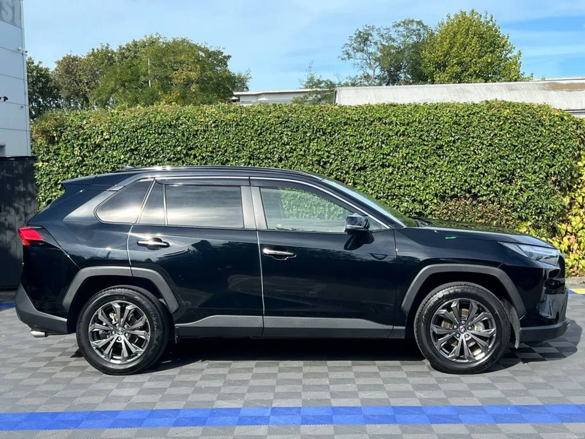 Toyota RAV4 G-SPEC 2.5 HYBRID AWD AUTO // OPENING - Image 3