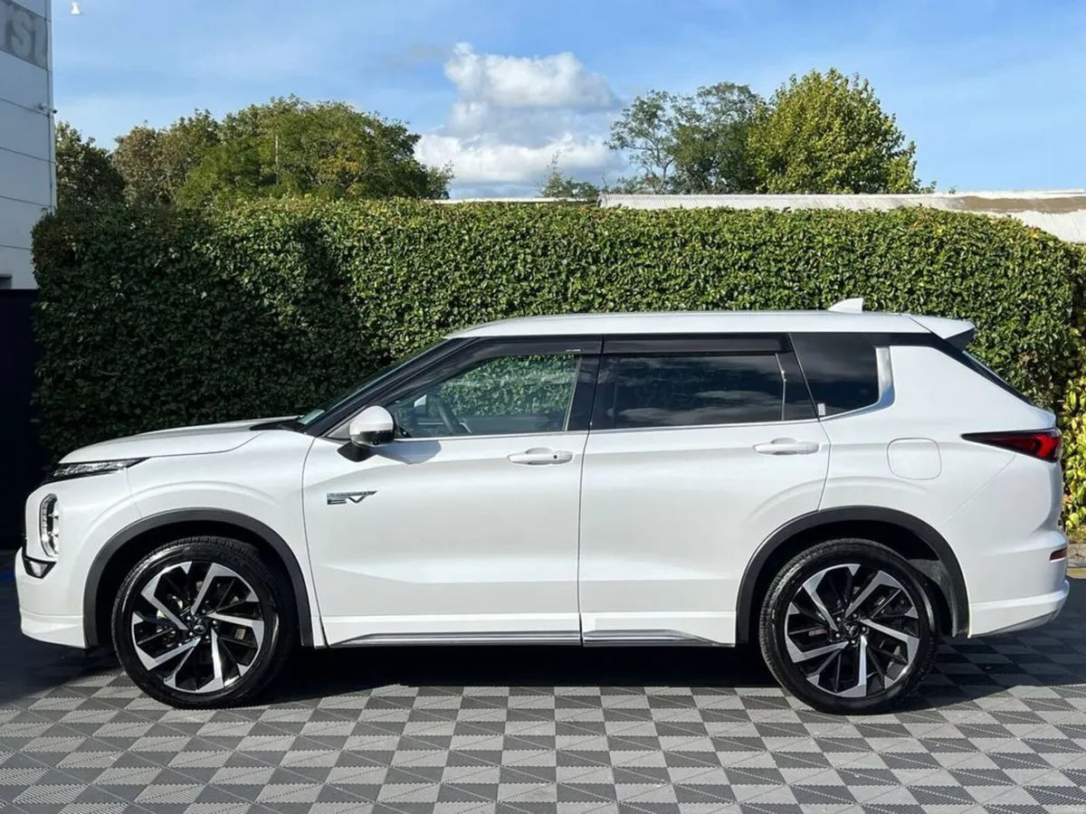Mitsubishi Outlander 7-SEATER 2.4 HYBRID AUTO // B - Image 3