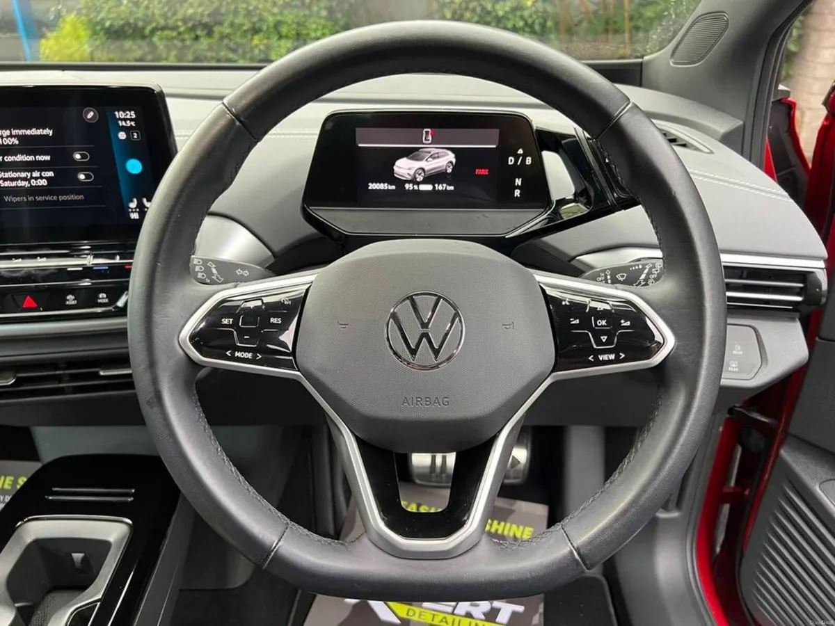 Volkswagen ID.4 PURE 52KWH // VERY LOW MILEAGE // - Image 4