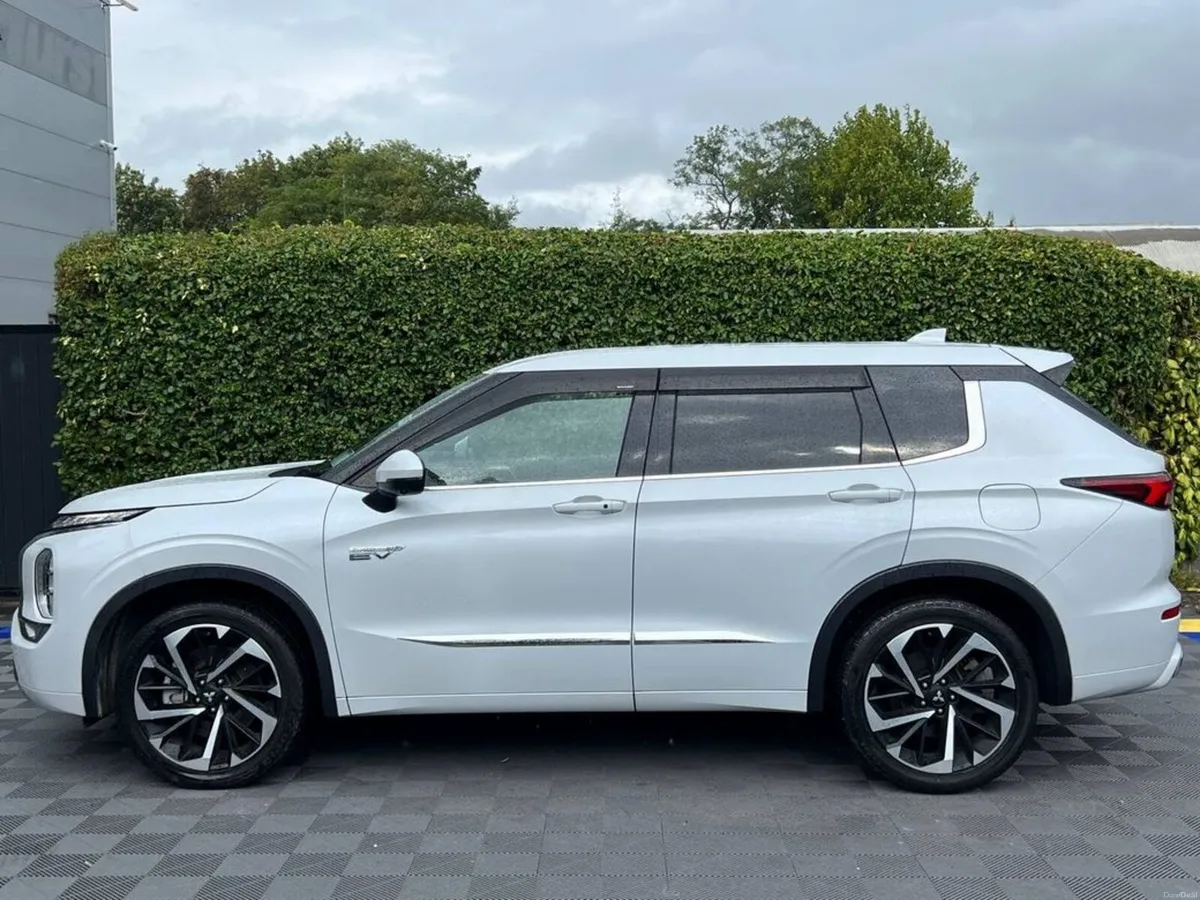 Mitsubishi Outlander 7-SEATER 2.4 HYBRID AUTO // H - Image 3
