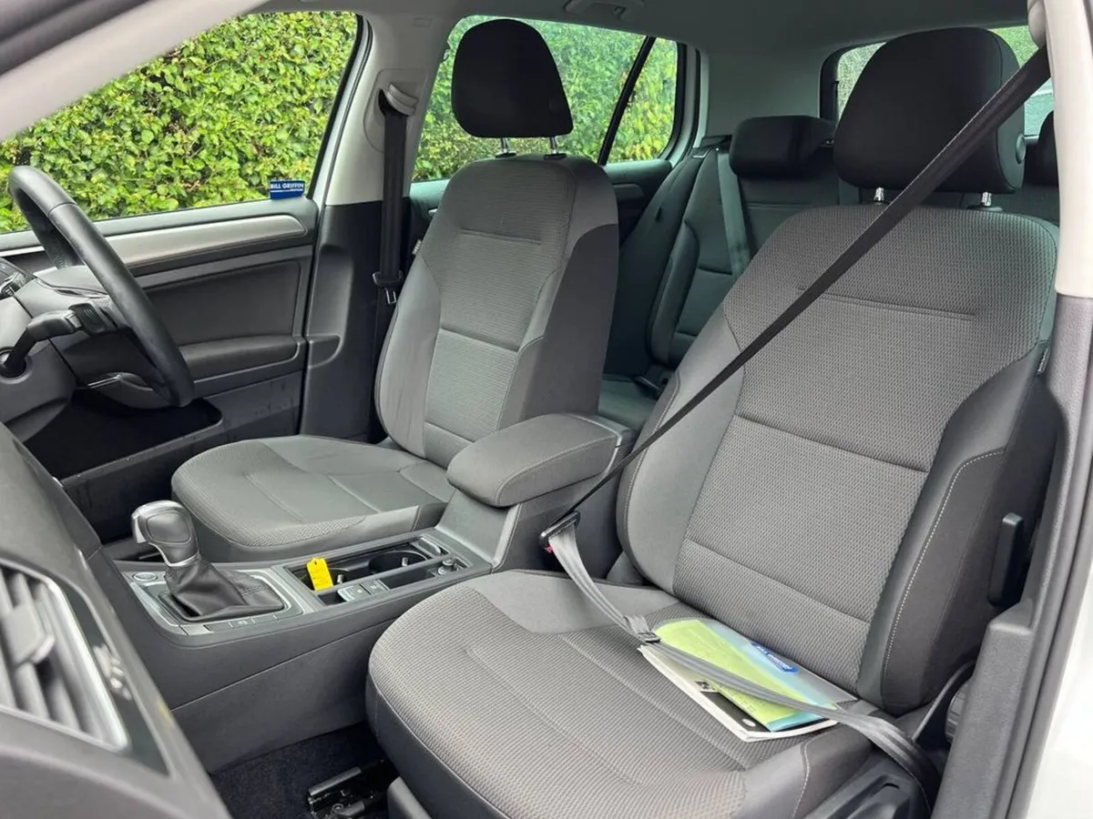 Volkswagen Golf COMFORTLINE R-LINE PACK 1.2 TSI AU - Image 6