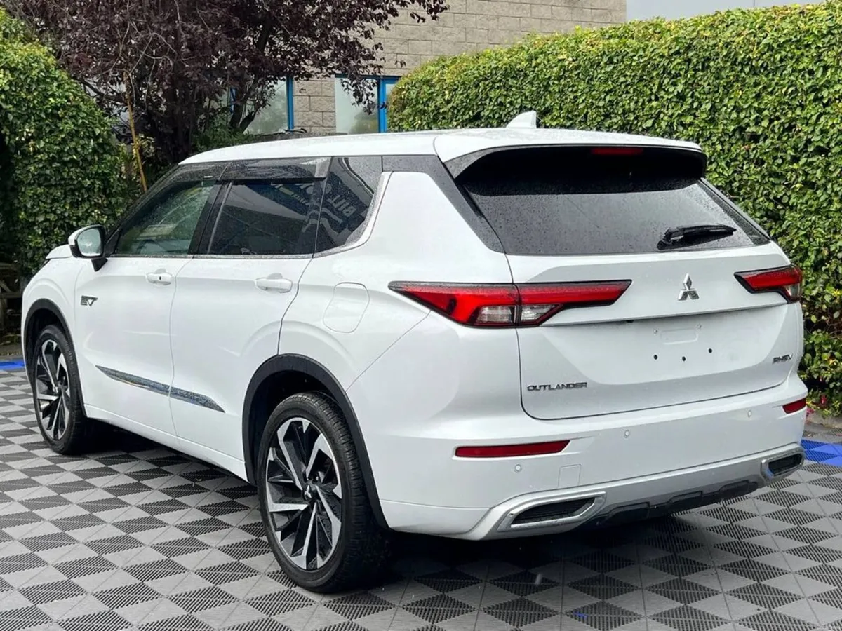 Mitsubishi Outlander 7-SEATER 2.4 HYBRID AUTO // H - Image 5