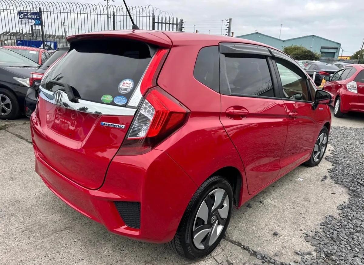 Honda Fit 2015 1.5 Hybrid Auto/ New Nct / warranty - Image 5