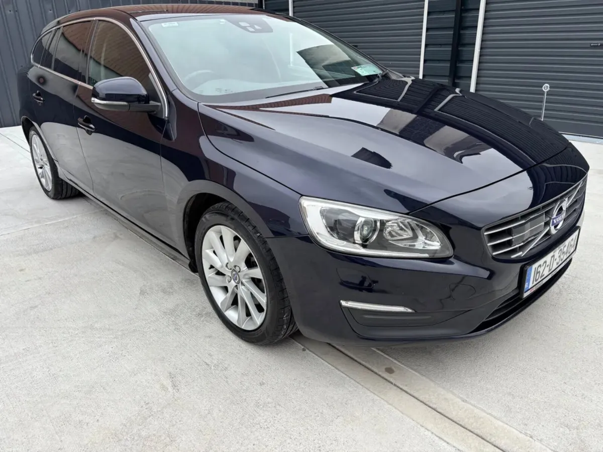 2016 Volvo V60 T3(152 HP) GEARTRONIC  SE - Image 2