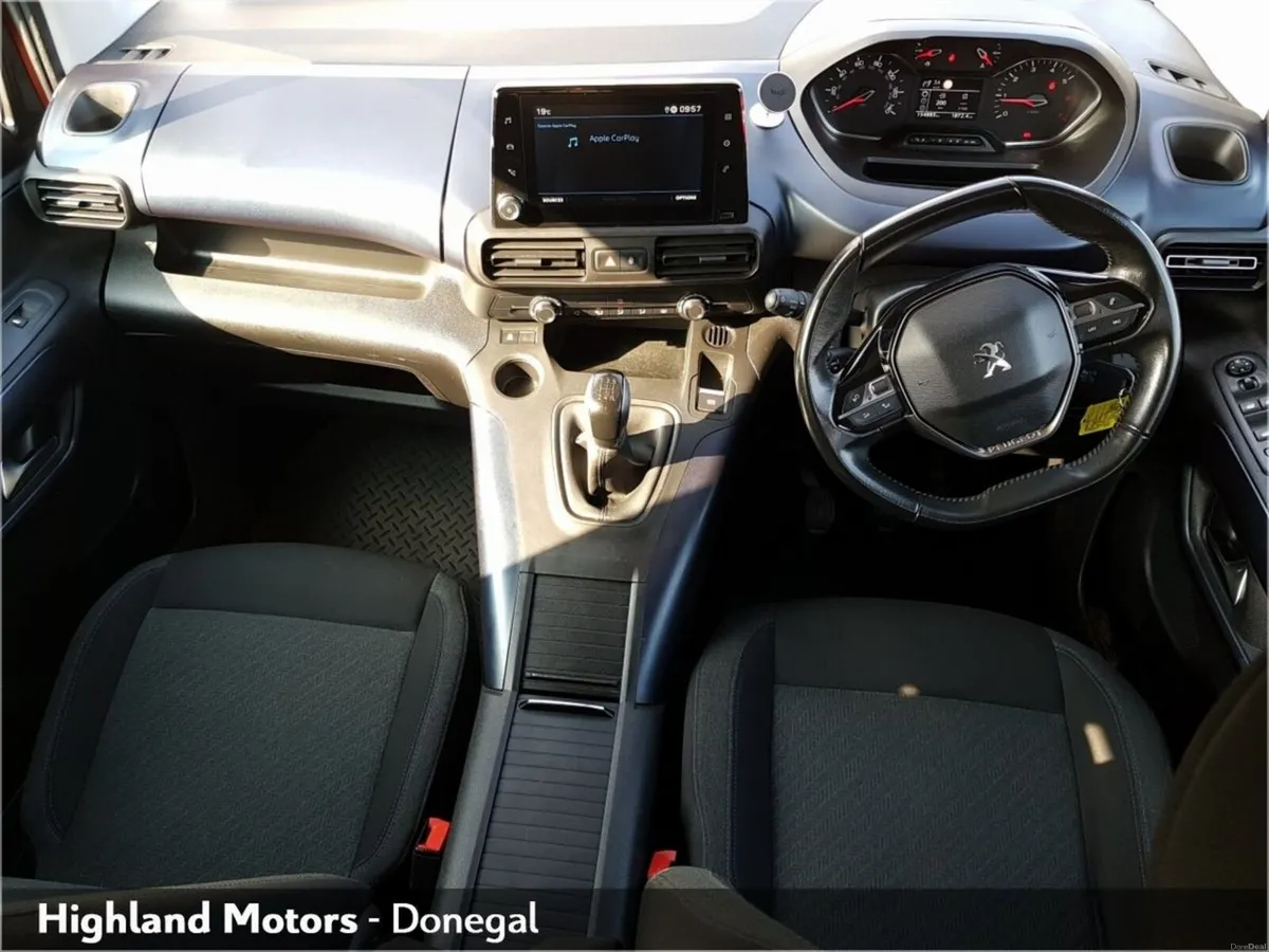 Peugeot Rifter 1.5 BlueHDi 100BHP Allure - Image 2