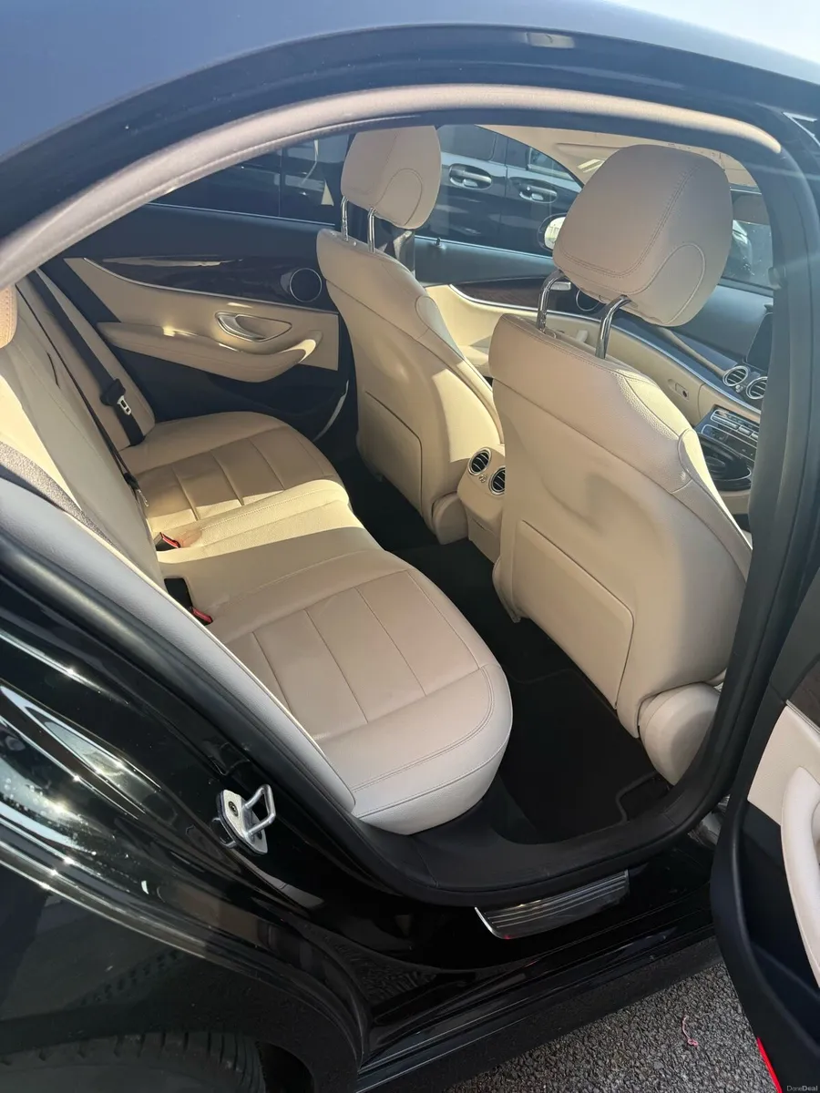 Mercedes-Benz E-Class 2022 - Image 4