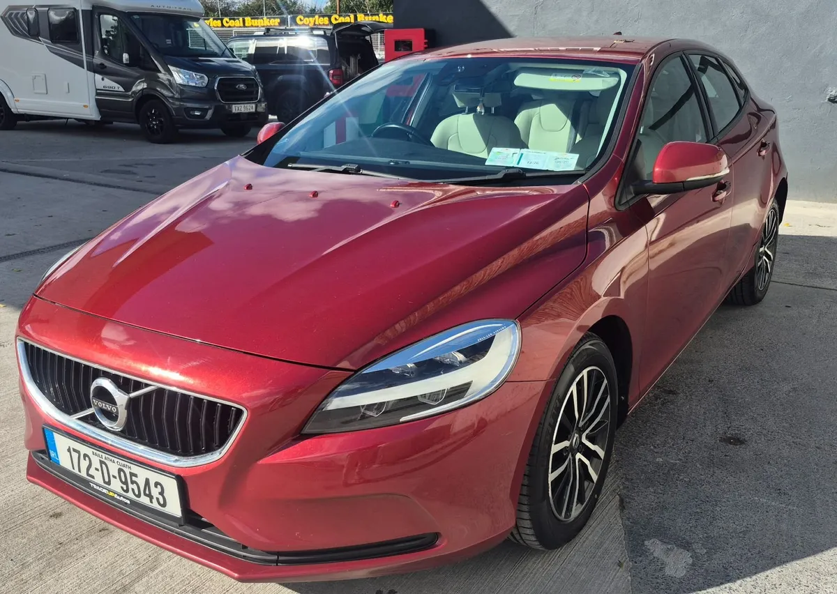 Volvo V40 2017 - Image 1