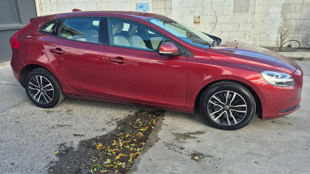 Volvo V40 2017 - Image 4