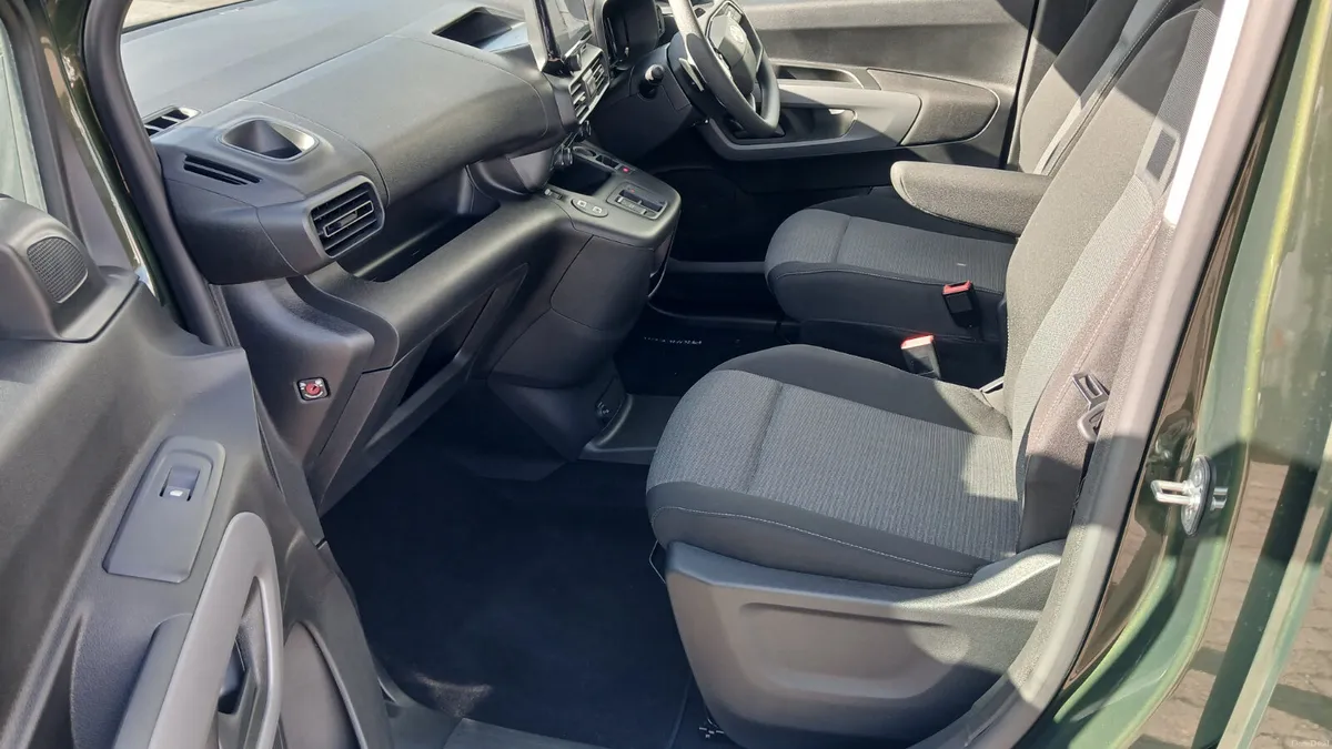 TOYOTA PROACE CITY 7 SEATS ELECTRIC - Image 4