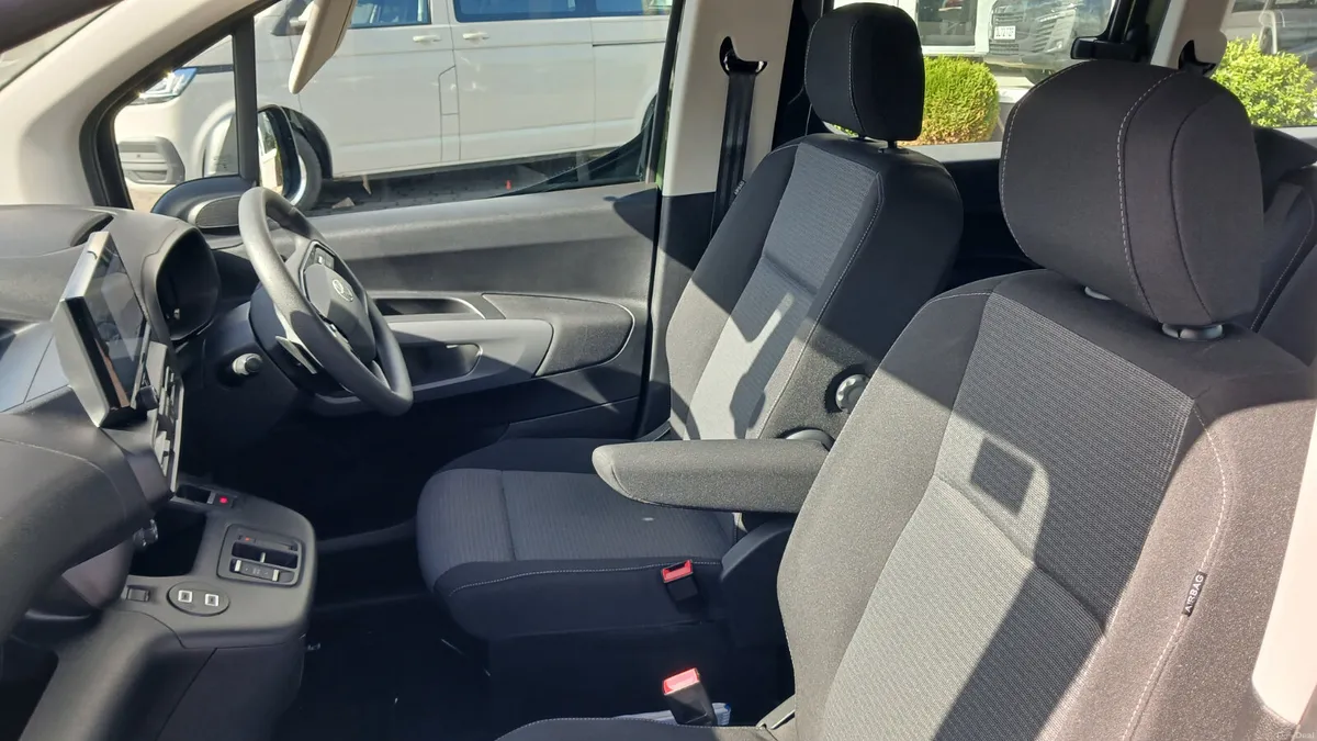 TOYOTA PROACE CITY 7 SEATS ELECTRIC - Image 6
