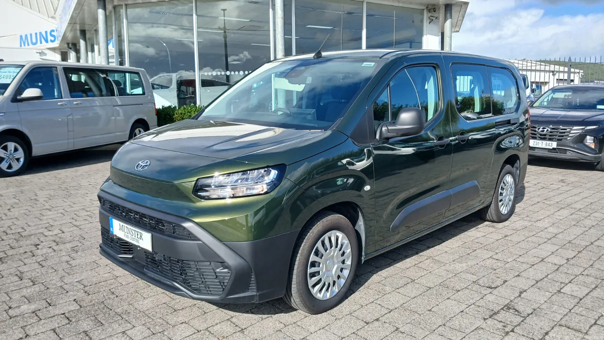 TOYOTA PROACE CITY 7 SEATS ELECTRIC - Image 1