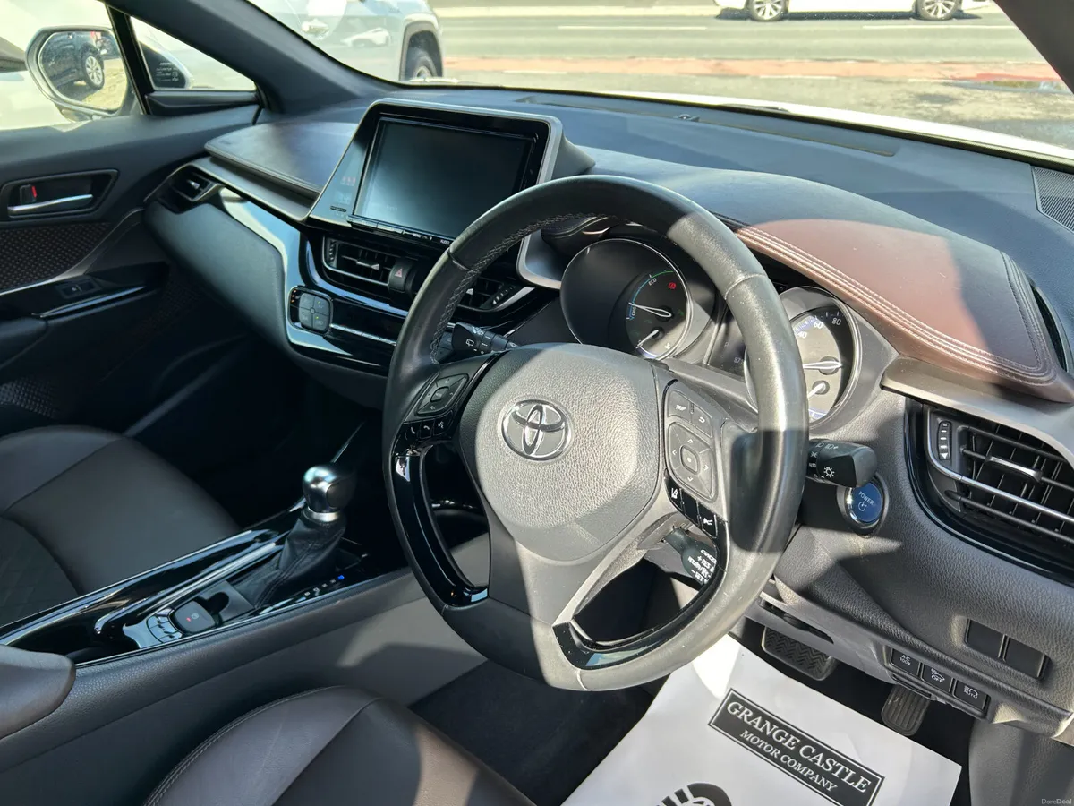 TOYOTA C-HR 2017, 1.8 HYBRID AUTO LOW KM HIGH SPEC - Image 6