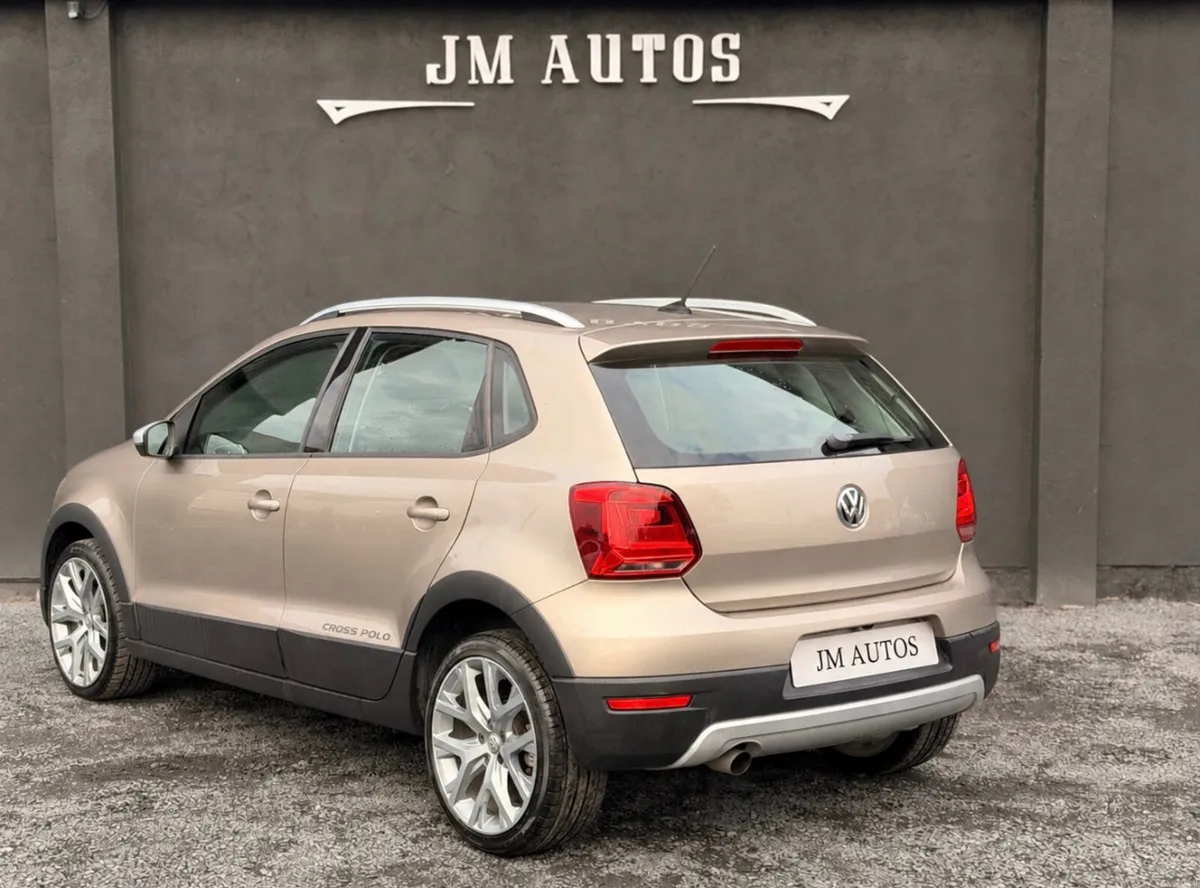 2015 VOLKSWAGEN  POLO CROSS - Image 4