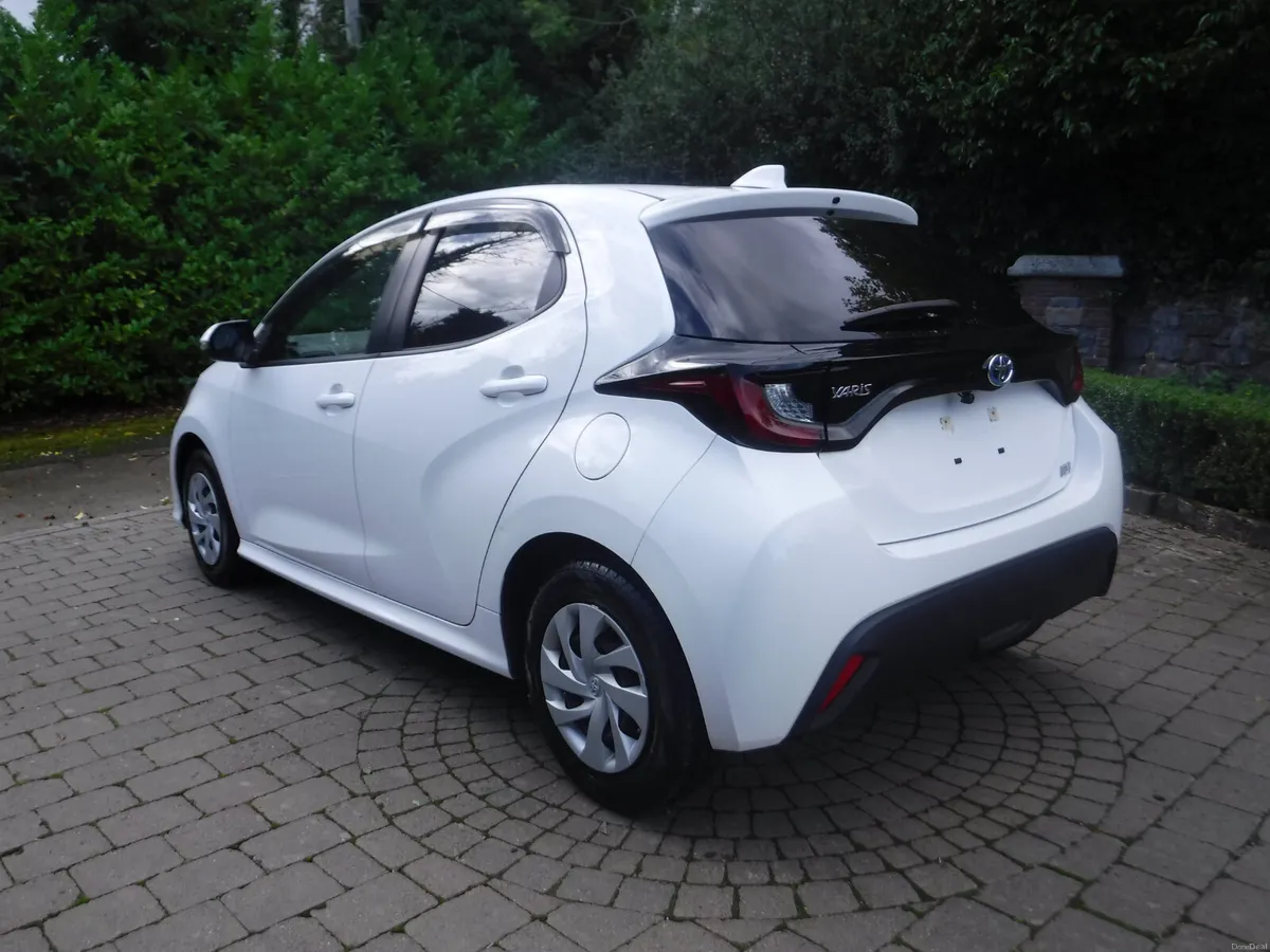 Toyota Yaris 1.5 Auto Hybrid ANDROID + CARPLAY - Image 4