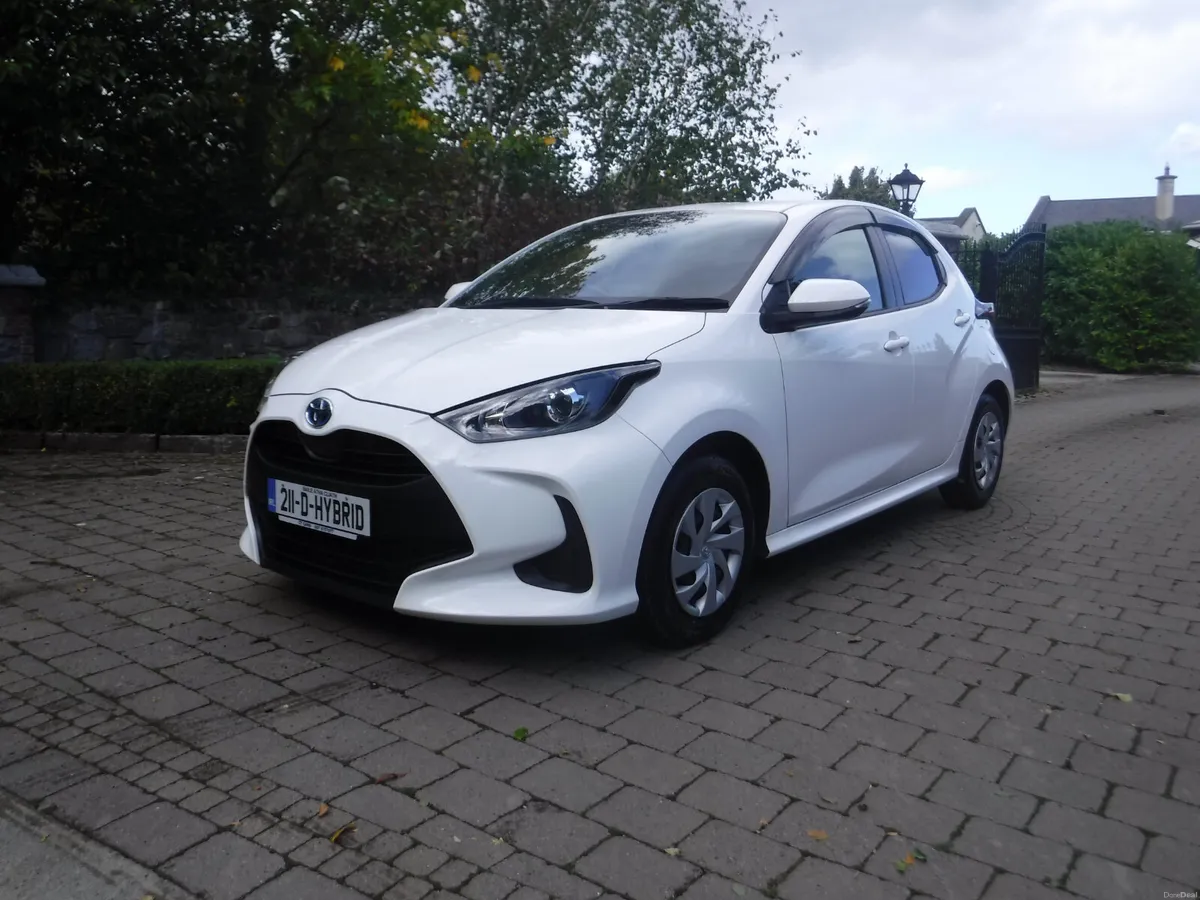 Toyota Yaris 1.5 Auto Hybrid ANDROID + CARPLAY - Image 6