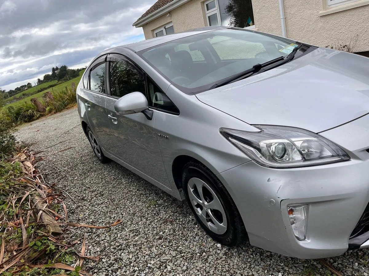 2016 Toyota Prius - Image 2