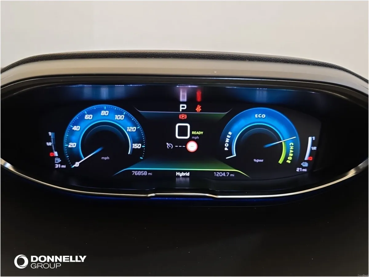 Peugeot 3008 1.6 Hybrid 225 Allure Premium 5dr e-E - Image 6