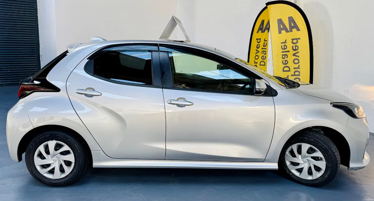Toyota Yaris 2021 Hybrid Automatic with very - Image 6
