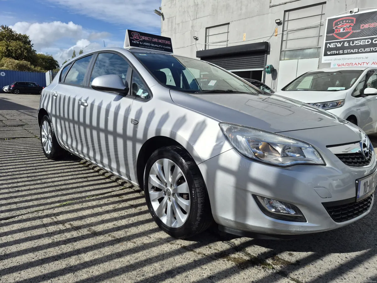 Opel Astra 2010 - Image 2