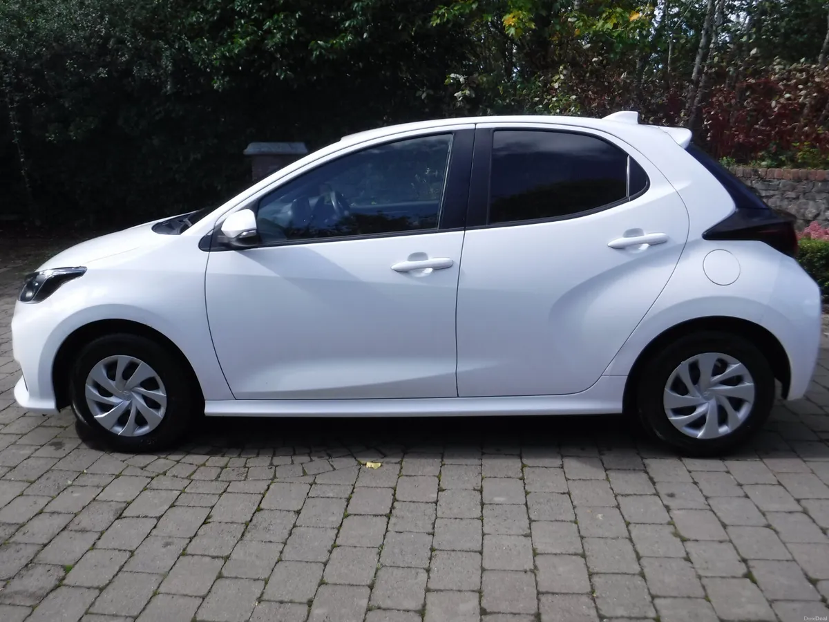 Toyota Yaris 1.5 Auto Hybrid Android + Carplay - Image 5