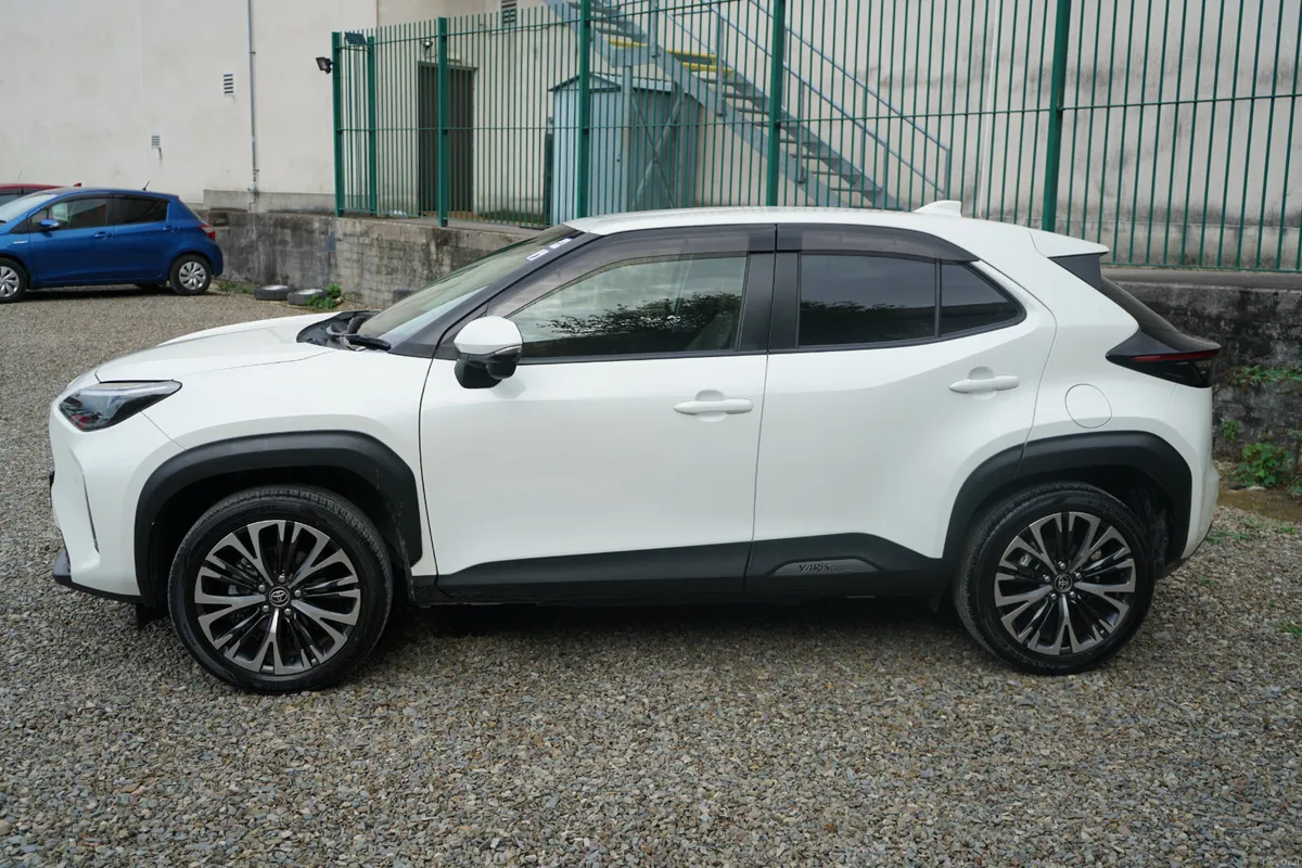 2021 Toyota Yaris Cross Hybrid - Image 3