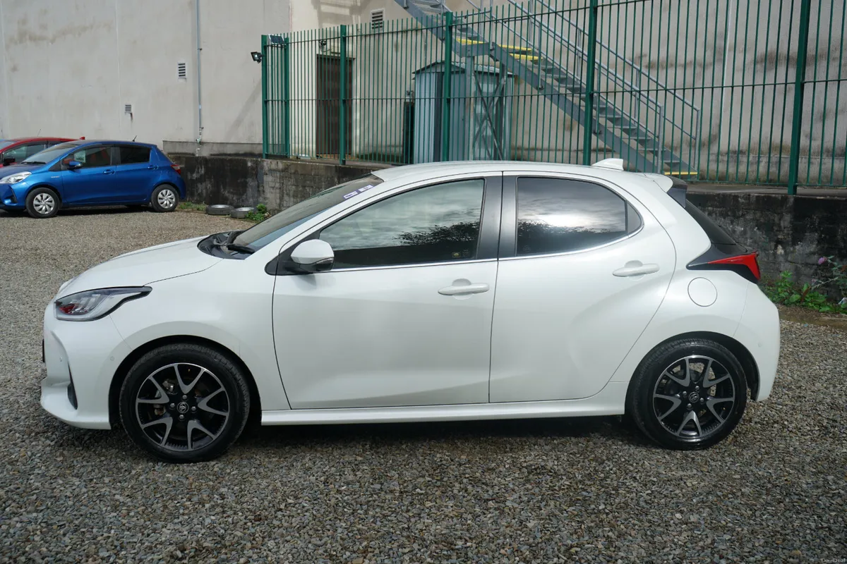 2021 Toyota Yaris Hybrid - Image 2