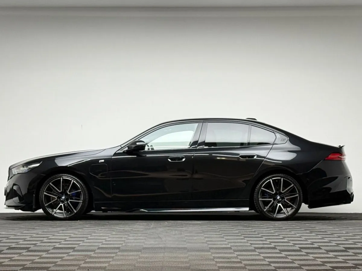 BMW 5-Series 530E M SPORT - Image 4