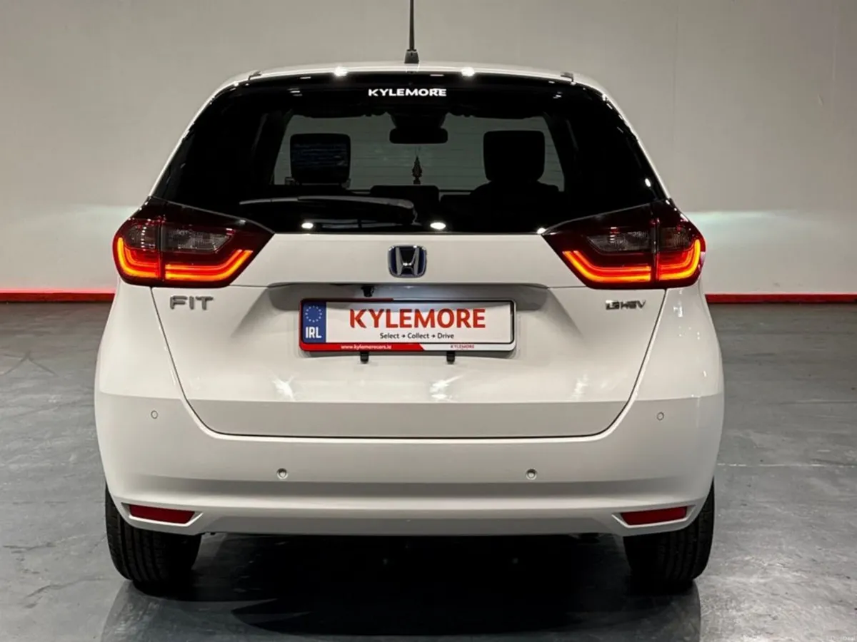 Honda Fit 1.5 HYBRID - AUTOMATIC - REVERSE CAMERA - Image 4