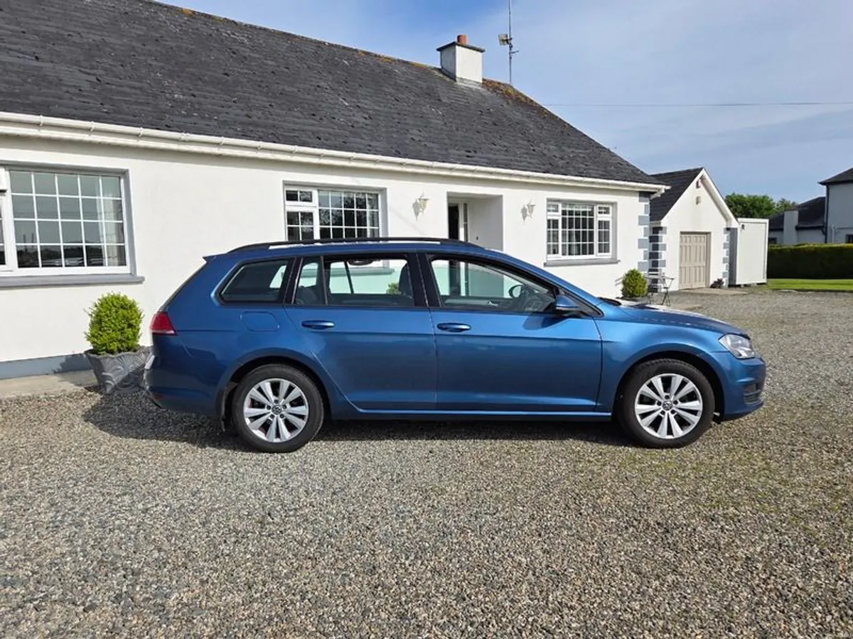2015 Golf Estate 1.6 TDI 110 Comfortline BMT with the optional Driver Assistance Package - Image 3