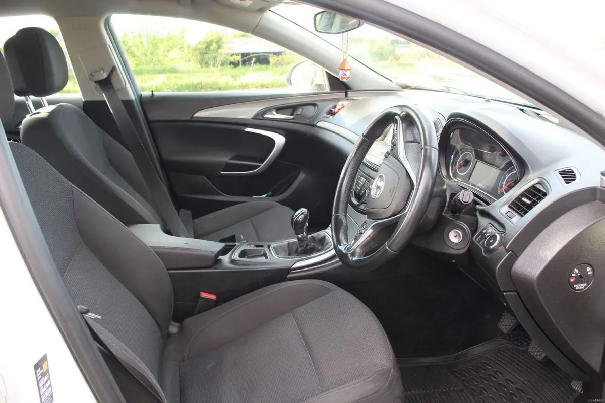 142 Vauxhall Insignia 2.0L CDTI ECOFLEX DESI - Image 2