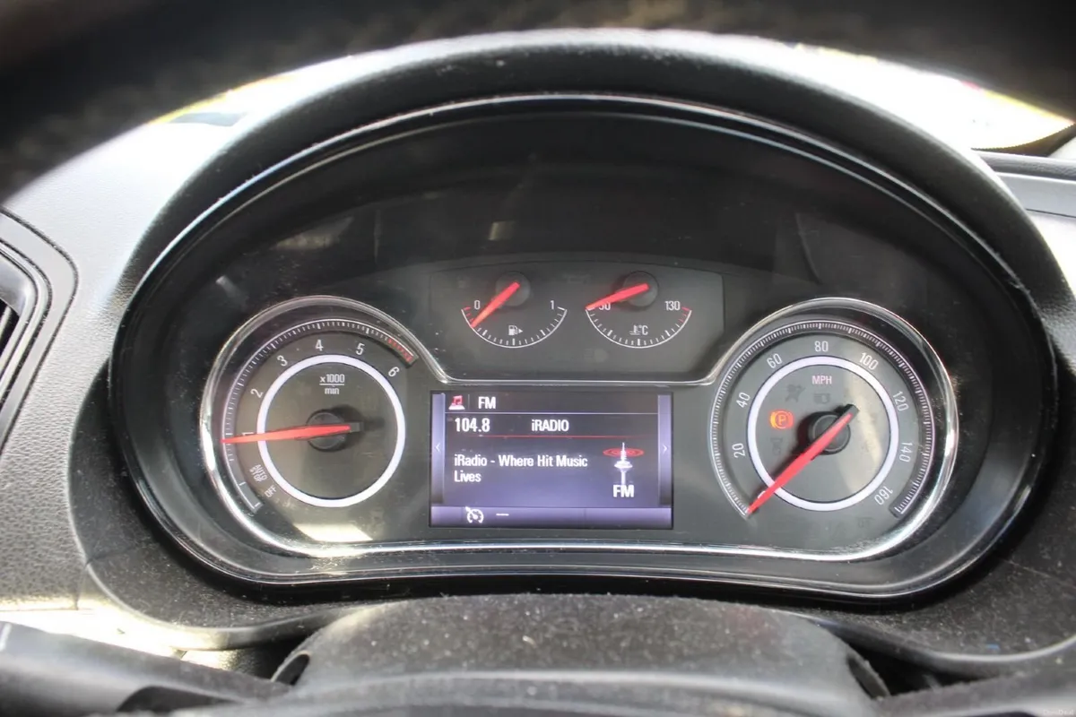 142 Vauxhall Insignia 2.0L CDTI ECOFLEX DESI - Image 3