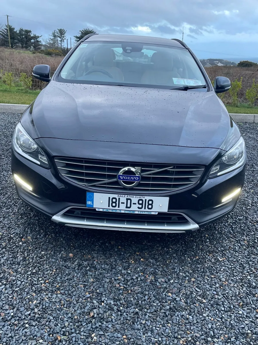 Volvo V60 D2SE Auto Geartronic Black metallic 2018 - Image 2