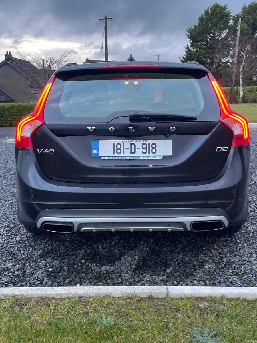 Volvo V60 D2SE Auto Geartronic Black metallic 2018 - Image 5