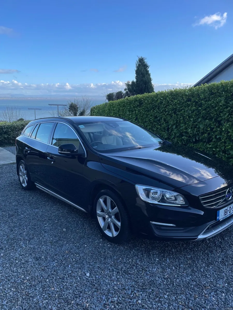 Volvo V60 D2SE Auto Geartronic Black metallic 2018 - Image 1
