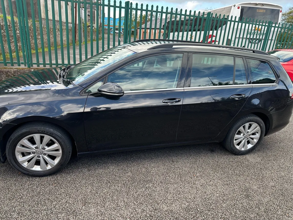 Volkswagen Golf Estate - Image 2