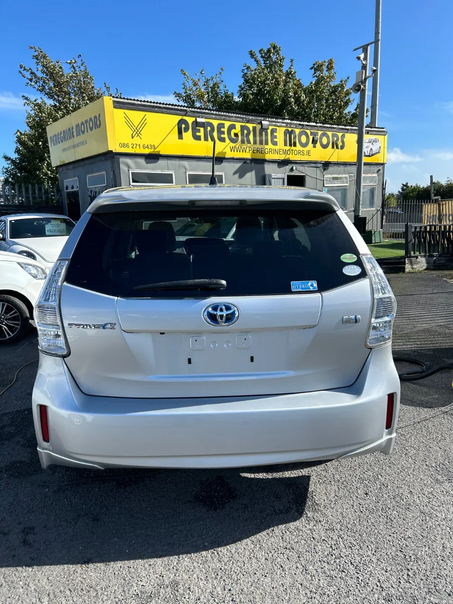 Toyota Prius 7 Seater hybrid - Image 4
