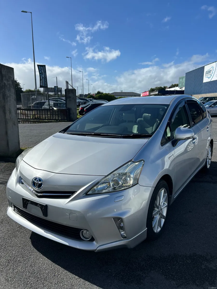 Toyota Prius 7 Seater hybrid - Image 3