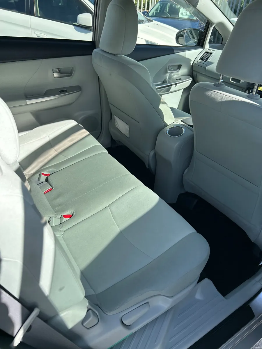 Toyota Prius 7 Seater hybrid - Image 6